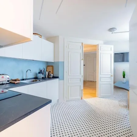 Beautiful 4 Bedrooms Flat By Champs Elysees Апартаменты Париж